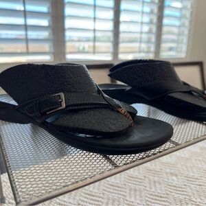 Women’s Dr. Weil Black Textured Sandals with Buckle, Sz 8